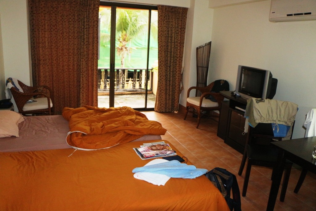 Im Zimmer mit Blick zum Balkon
