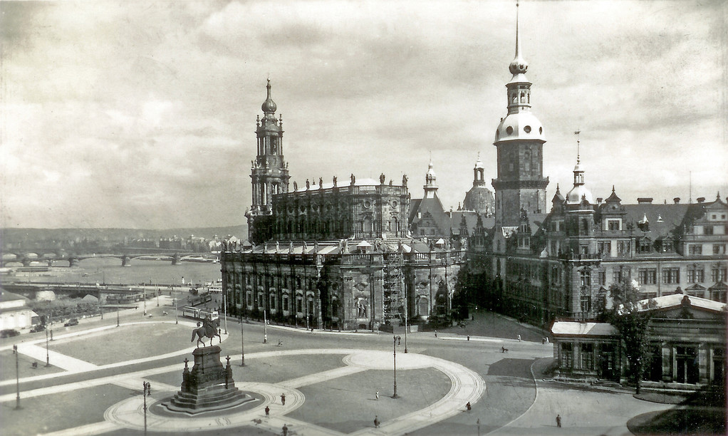 Dresden - Hofkirche, Theaterplatz, Residenzschloss