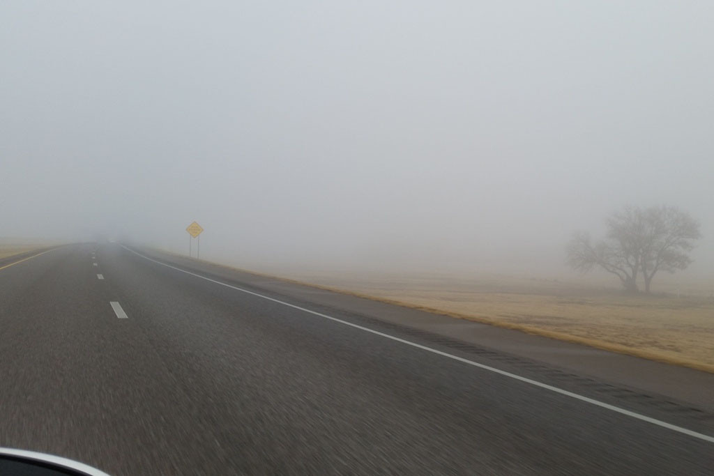 Immer noch hat der Nebel die I 40 fest im Griff