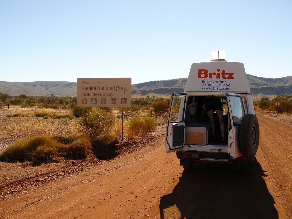 Eine Einfahrt in den Nationalpark. Gut das wir in Perth für ganz WA einen Ausweis für alle NP in Western Australia käuflich erwarben. Wir füllten den Permit aus und klemmten ihn jeweils an die Windschutzscheibe!