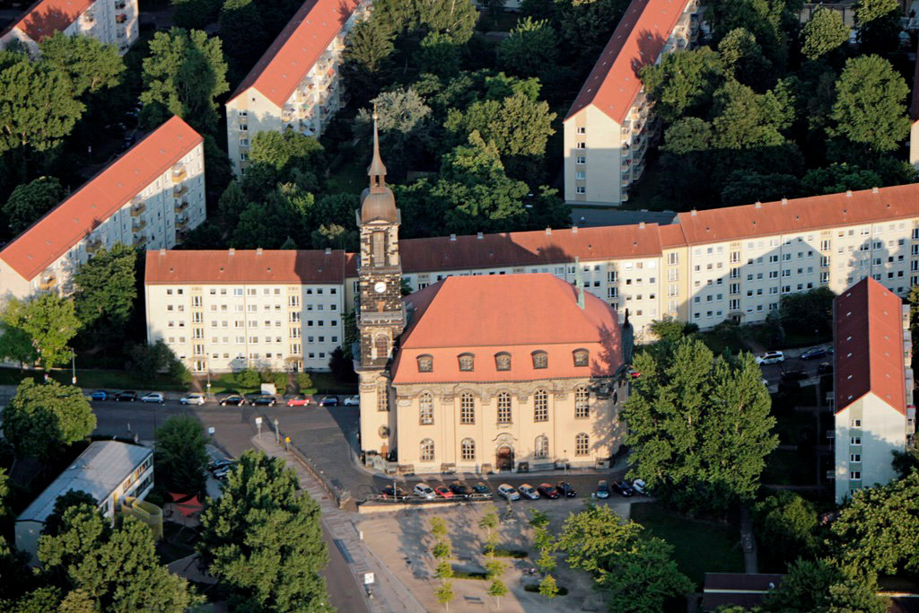 Die Annenkirche (nach der Stifterin Kurfürstin Anna benannt), 1578 erbaut in der Wilsdruffer Vorstadt und 1760 von preuß. Truppen zerstört. Die heutige Kirche aus Postaer Sandstein wurde 1764–1769 erbaut (