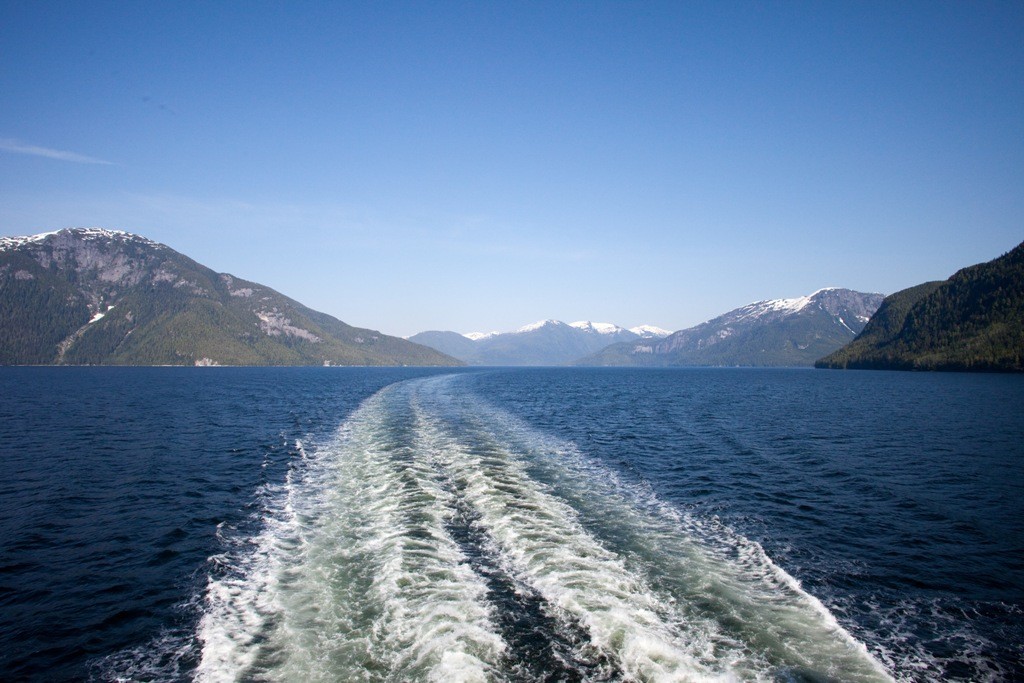 Das Kielwasser der "Victoria" mit Rückblick auf den Grenville Channel den wir vor kurzem verlassen haben.