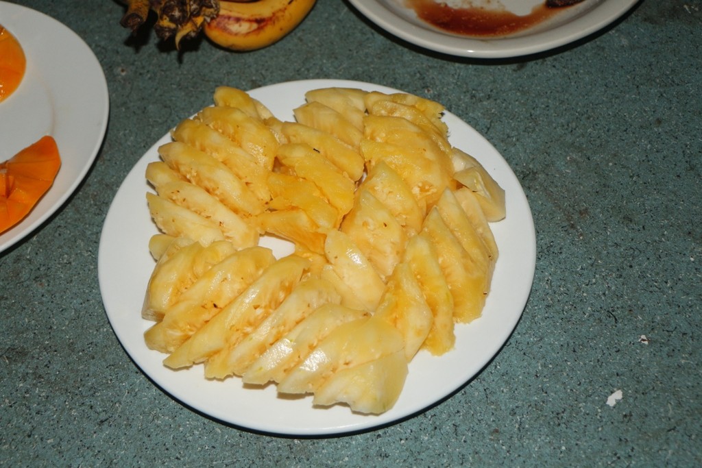 Ananas schmeckt hier auch zehnmal besser als bei uns, viel weniger Säuregehalt!