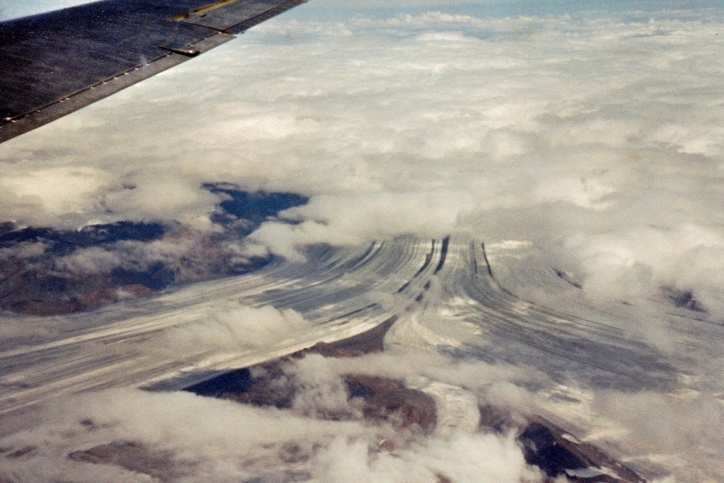 Überflug des Wrangell-St. Elias NP mit Sicht auf den Walsh- und Logan Gletscher in der Icefield Ranges , ein irres Erlebnis!