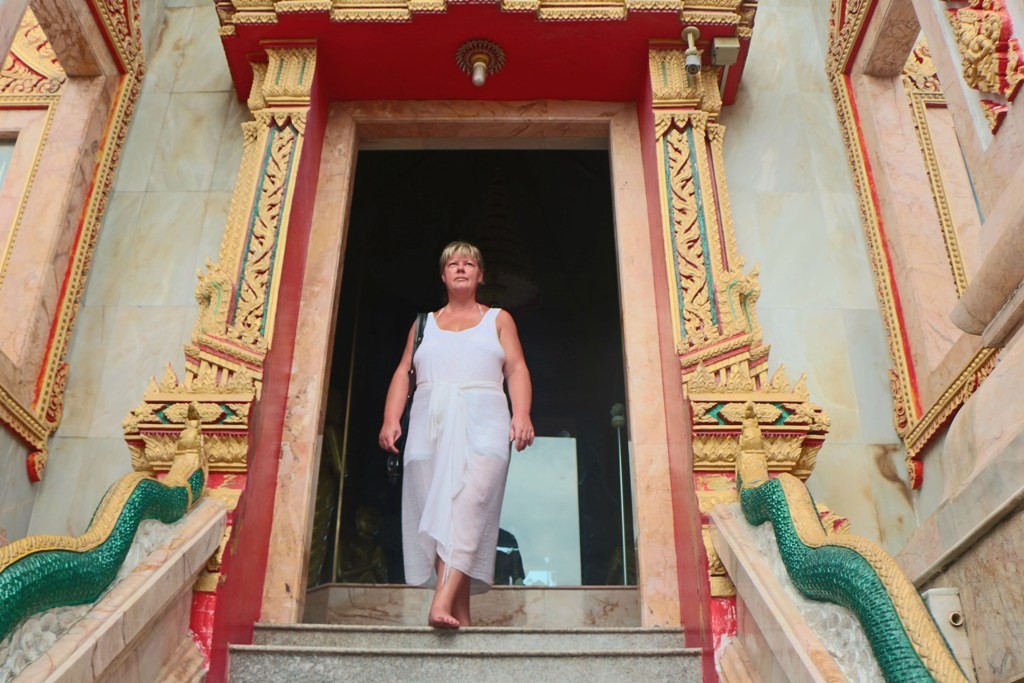 ...Udo´s Freundin Cattl auf der Treppe aus dem Phra Prang 