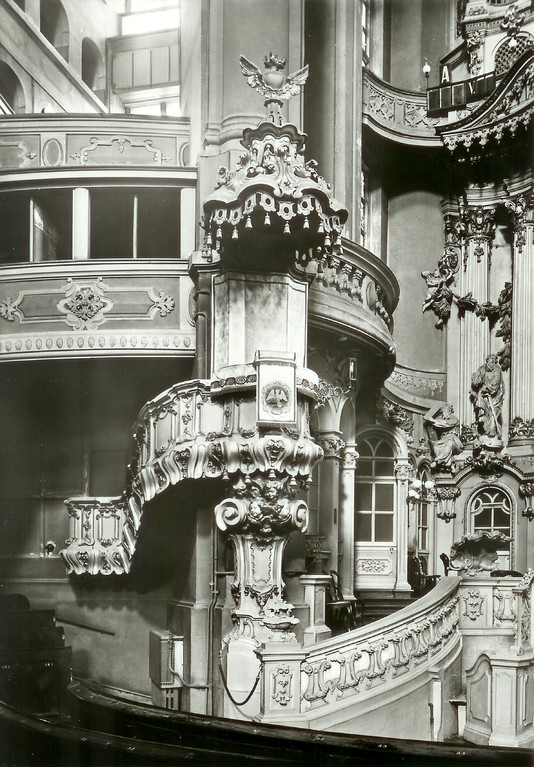 Dresden - in der Frauenkirche, Kanzel v. Feige 1733-1739
