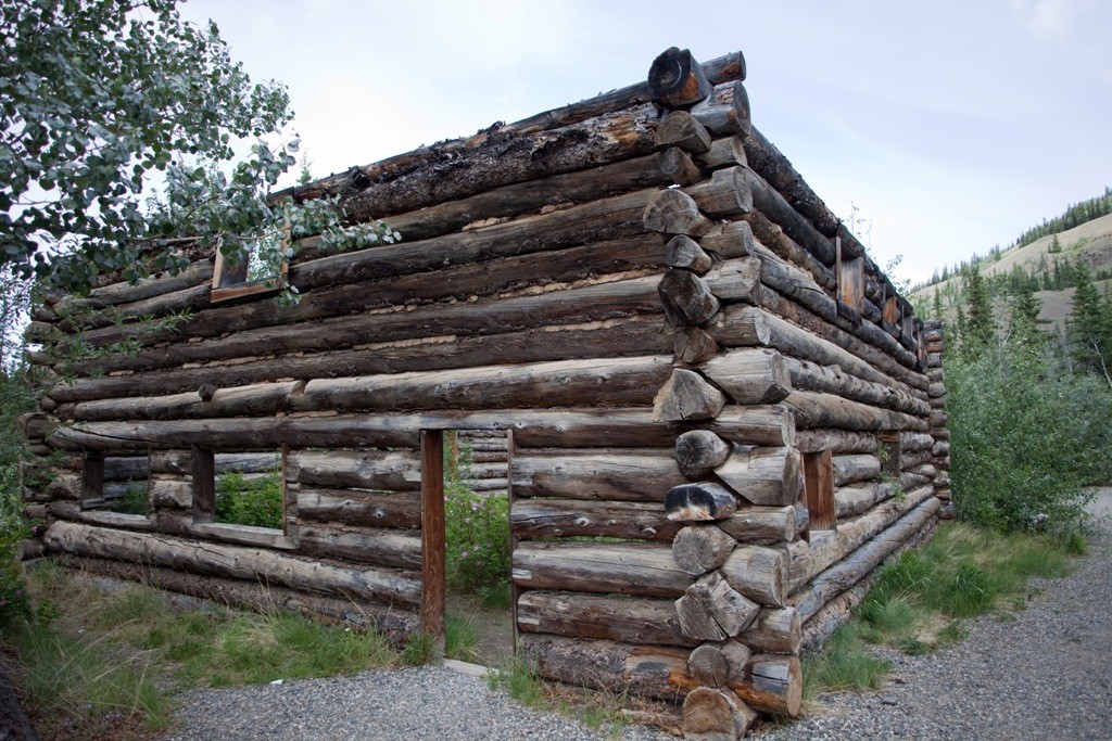 Blockhaus Ruine am Overland Trail, Klondike HWY