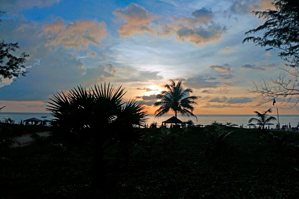 Erster Sonnenuntergang in Karon Beach