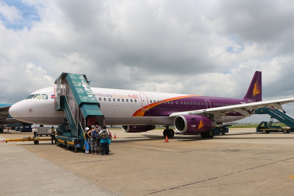 Wir besteigen unsere neue Maschine die uns noch Siem Reap - Kambodsche fliegen wird!