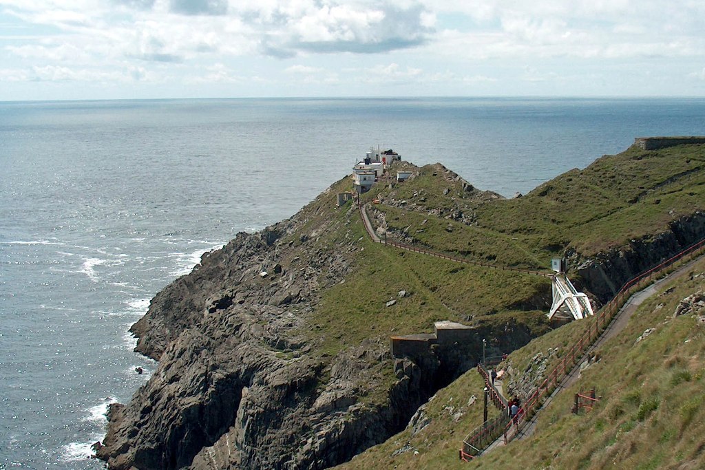 Das Lighthouse und die Brücke von Mizen Head