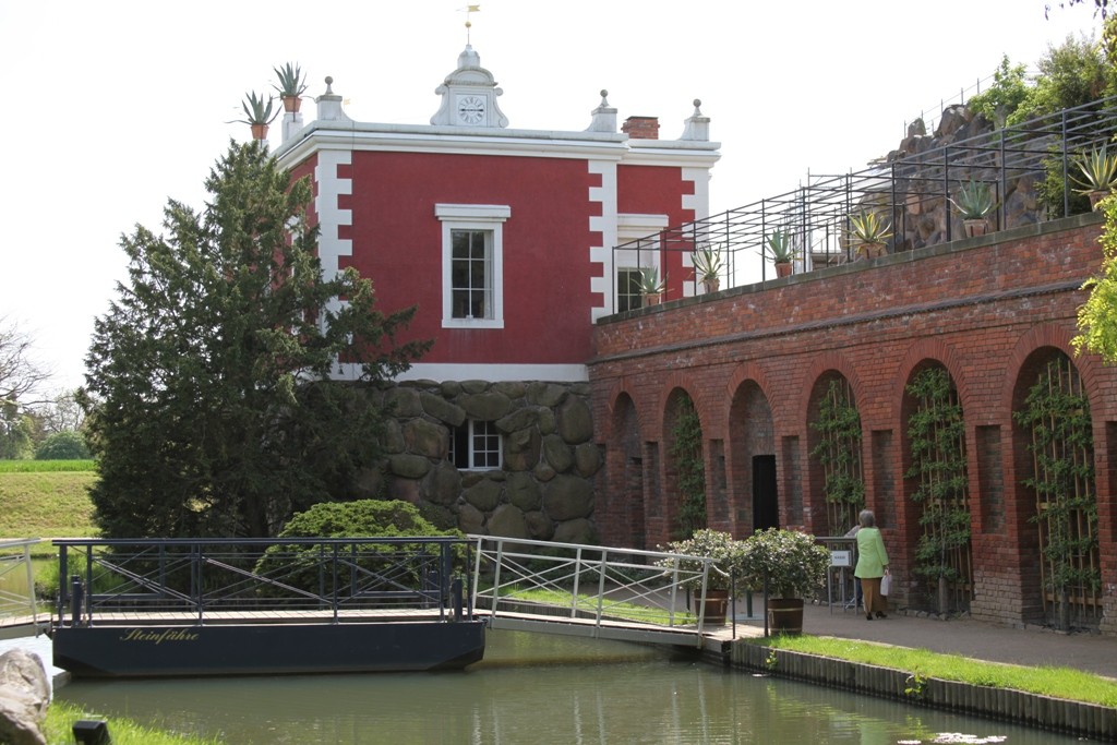 Teilansicht der Felseninsel Stein mit Villa Hamilton