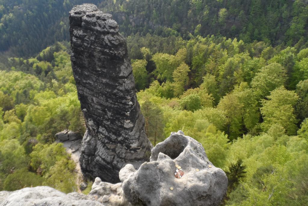 Der kleine Prebischkegel, ein Klettergipfel unmittelbar unterhalb der Aussicht mit "Spendenmulde"!