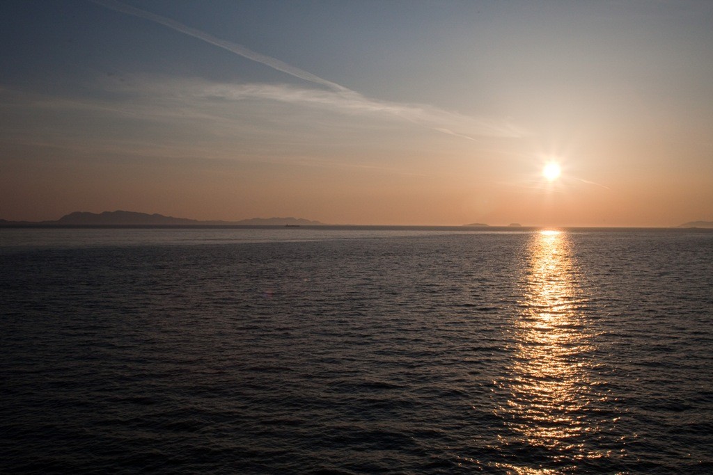 Nur noch wenige Meile und wir sind in Prince Rupert, am Firmament verabschiedet sich in feinster Weise die Sonne