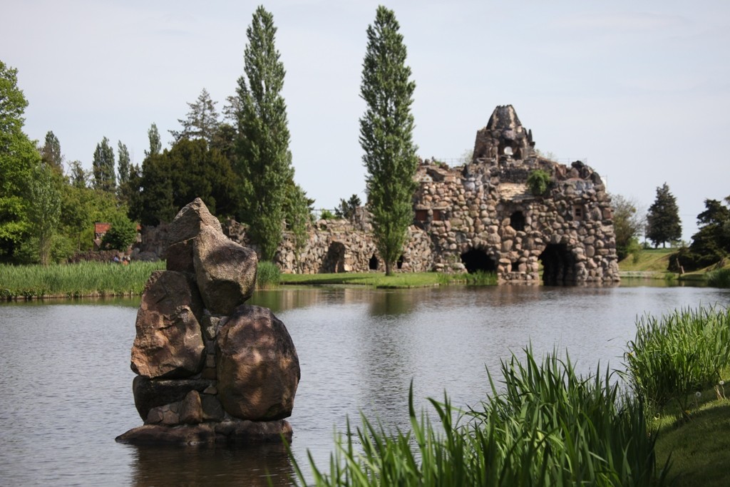 Die Insel Stein, die zwischen 1788 und 1795 errichtete wurde entstand nach italienischen Reiseeindrücken des Fürsten