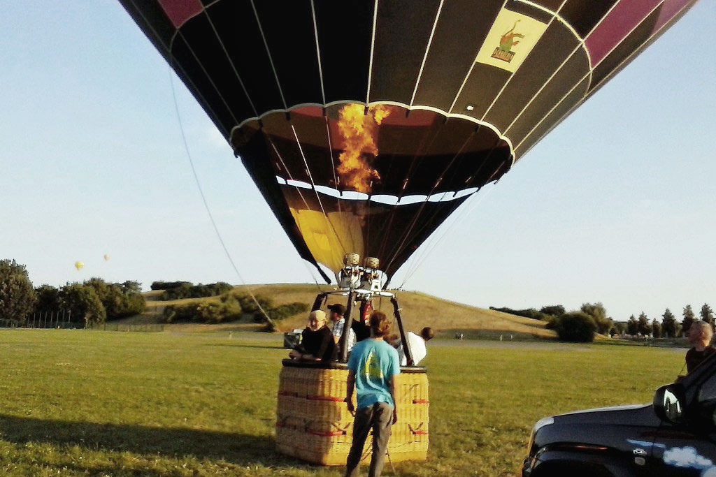 Die Startmasse von ca. 943 kg gestattet eine "Zuladung" von 700 kg. Abzüglich 160 kg Gasflaschen ergeben ca. 540 kg für Pilot und vier erwachsene Passagier