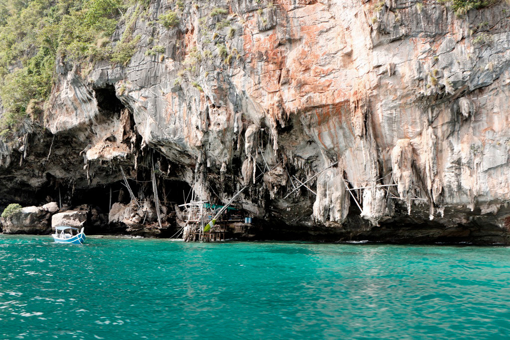 Die Viking Cave (Wickinger Höhle) auf Koh Phi Phi Leh ist ein besonderer Blickfang