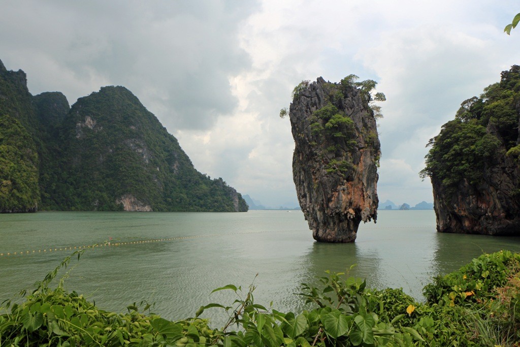 Das ist er nun, der ca. 30 m hohe Ko Ta Pu  - oder James Bond Felsen, innerhalb der Khao Phing Kan Inseln!