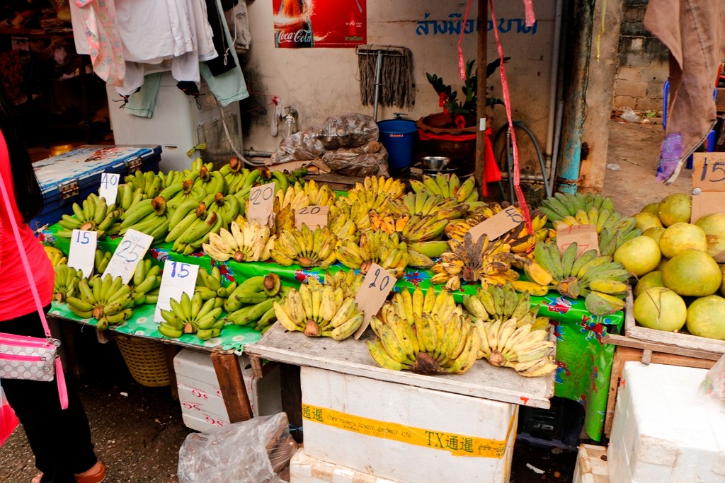 Bananen in Hülle und Fülle - Preisbeachtung, Wechselkurs war hier 39,15 Baht/1 Euro