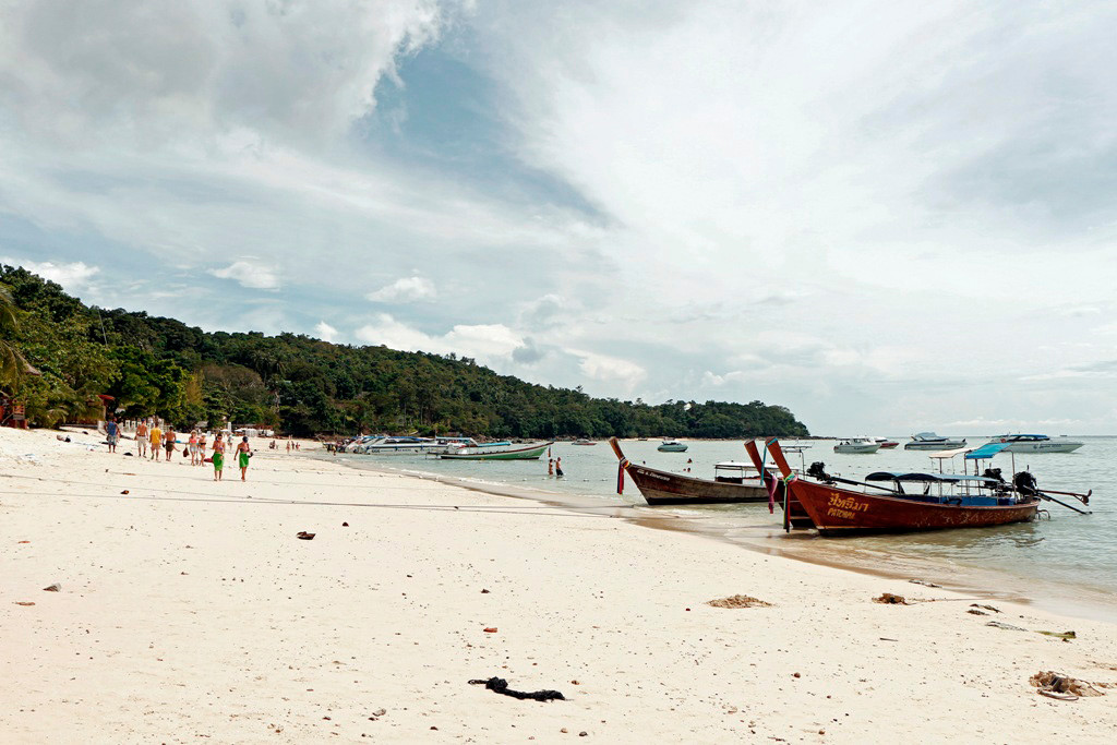 Der Strand zur Ton Sai Bay auf Koh Phi Phi Don!
