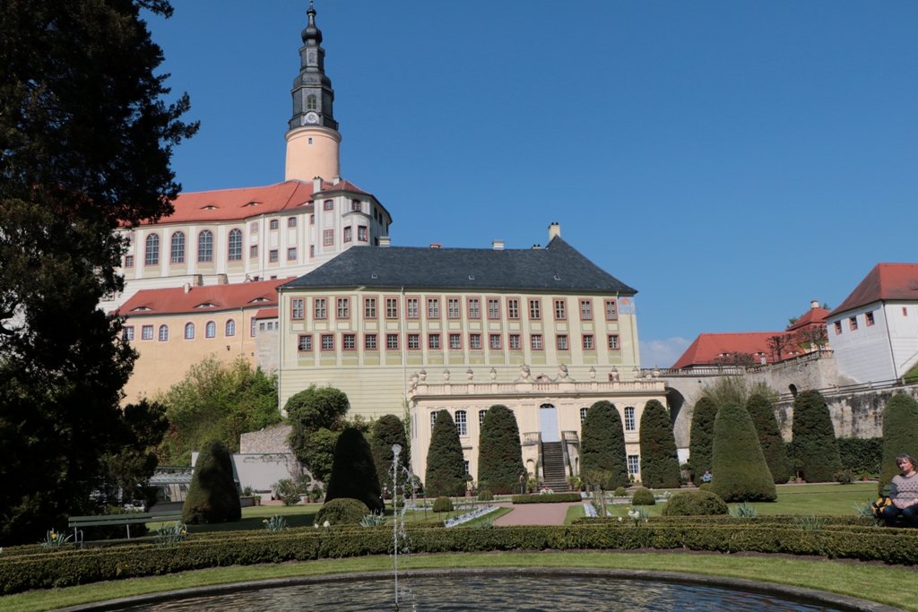Das Schloss mit den epochalen Anbauten vom Schlossgarten aus gesehen!