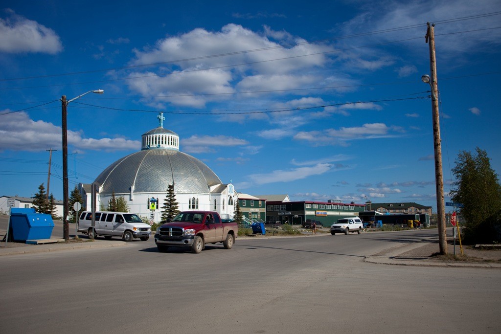 Die Iglu Kirche von Inuvik - es gibt dort wenig Sehenswertes in der nördlichsten Stadt des NWT