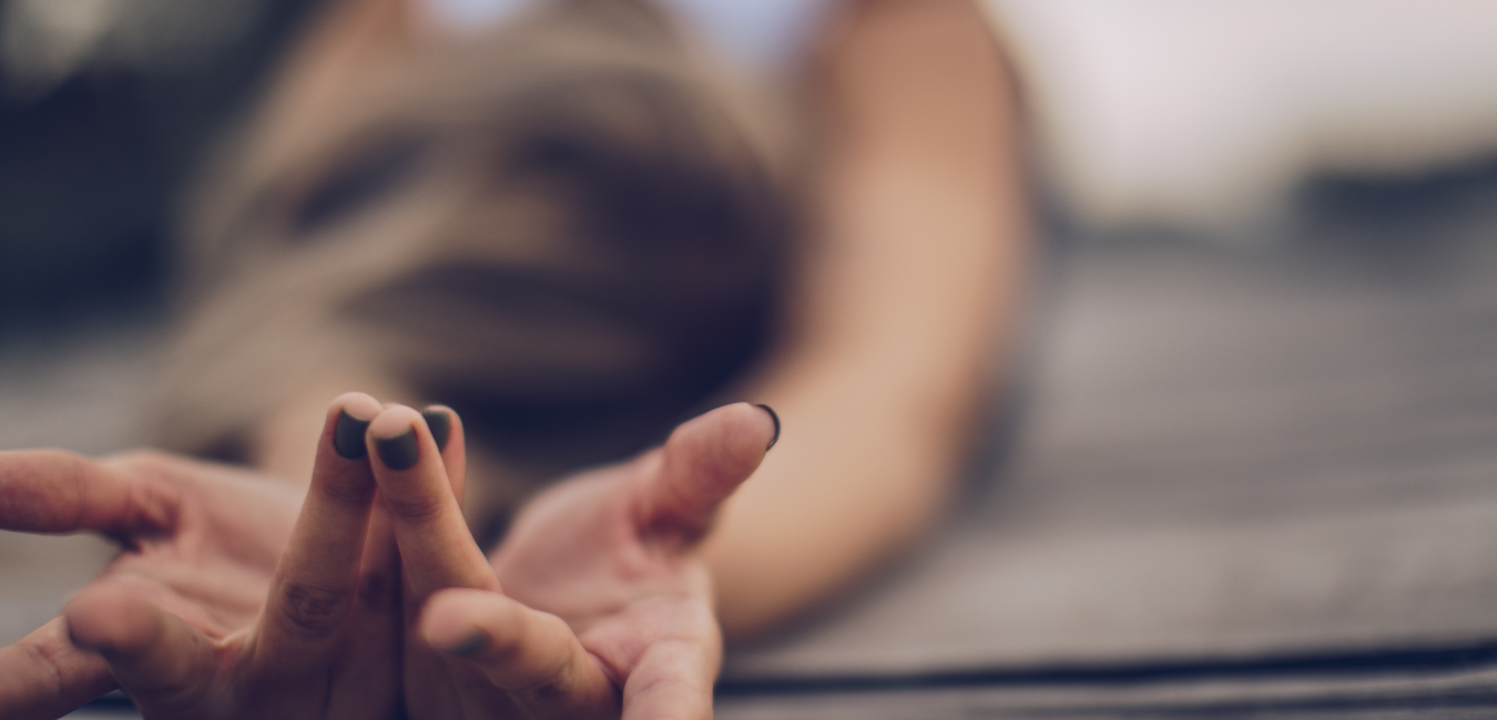 Yin Yoga: Eine poetische Reise nach innen