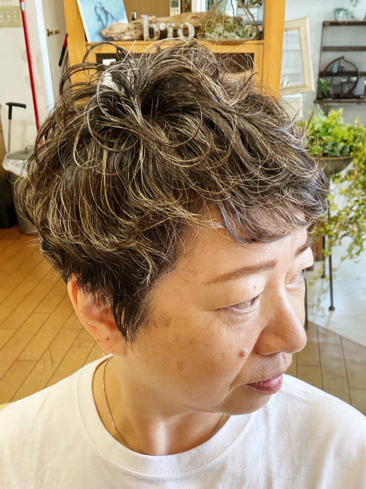 洗って乾かすだけで決まるパーマヘアのポイントは？