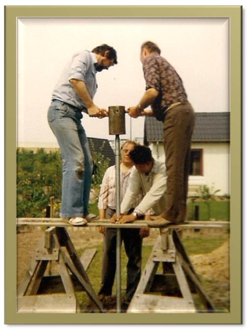 Gemeinsames Pumpenrohrschlagen 1980