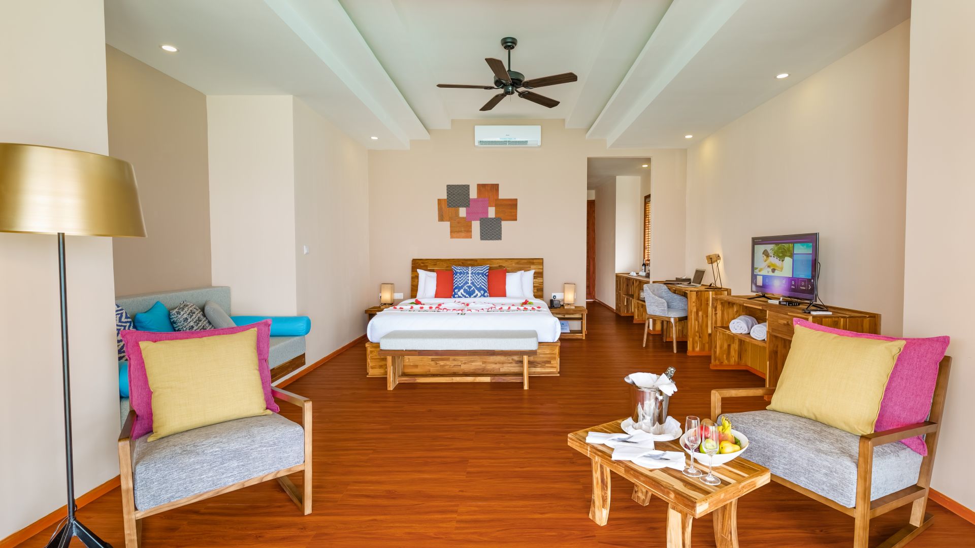 5 Sterne Kudafushi Resort & Spa