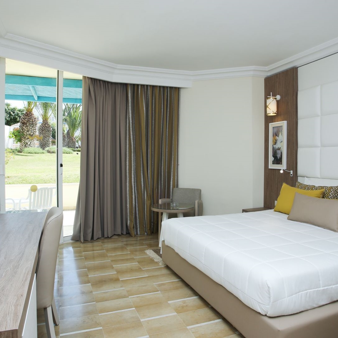 ***** lti Bellevue Park