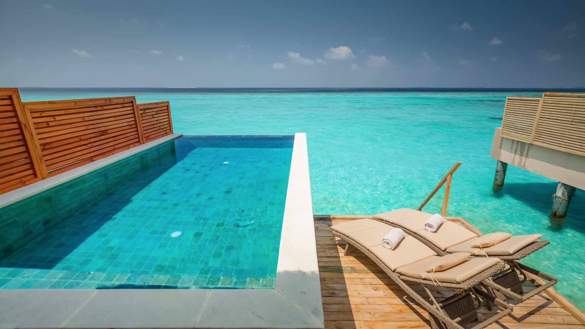 5 Sterne Kudafushi Resort & Spa