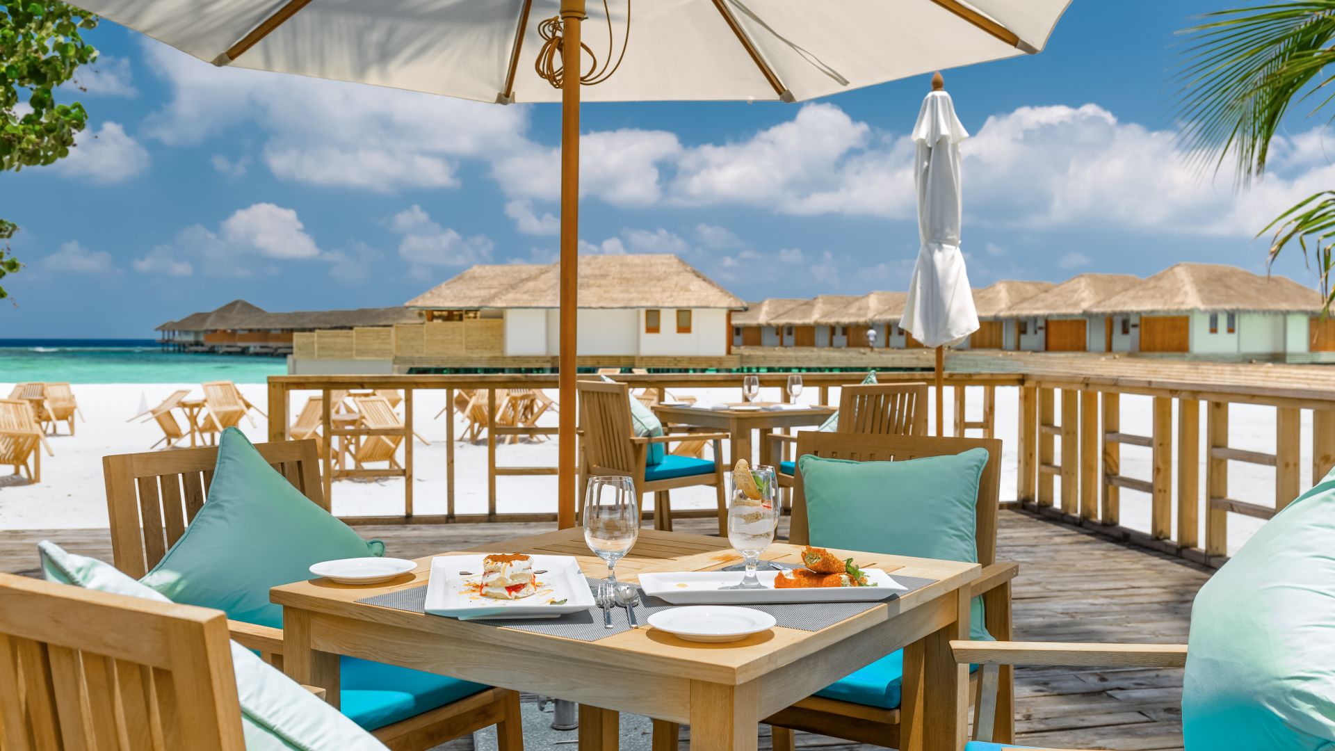 5 Sterne Kudafushi Resort & Spa