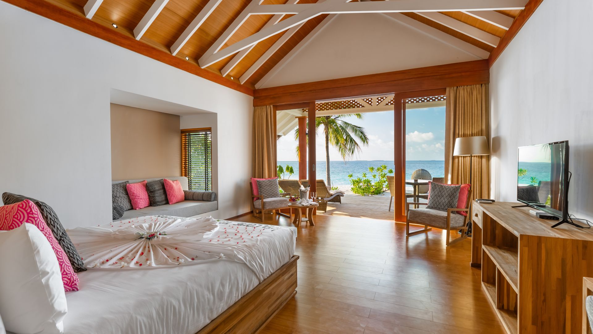5 Sterne Kudafushi Resort & Spa