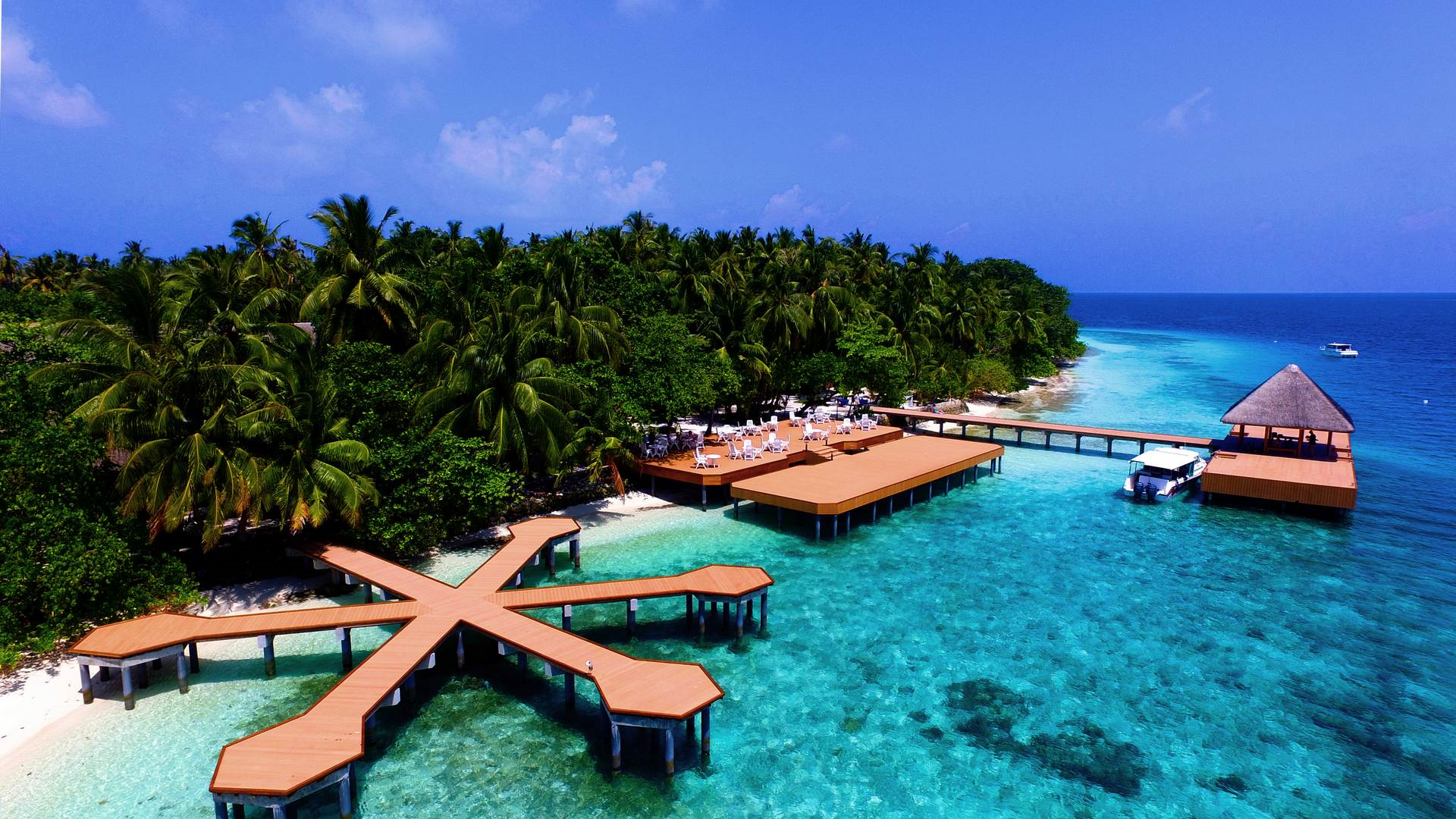 **** Fihalhohi Island Resort