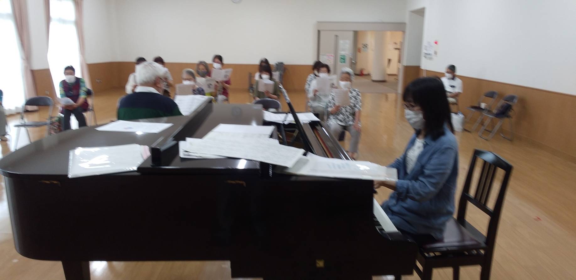 とりんす栖のピアノと歌う会