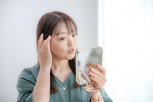 冬より厄介かも？肌・髪・目の【隠れ乾燥】に気づいていますか？