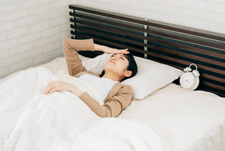 眠れなかったら不眠症？不眠の種類や原因について解説