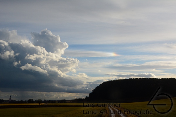 Wolkenhimmel und Nebensonne