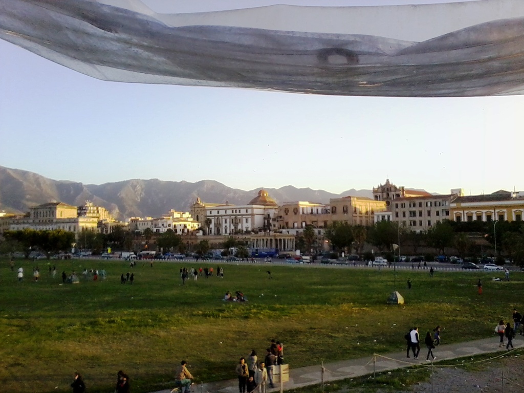 Vista dal Nautoscopio: panoramica sul prato e su Corso Umberto