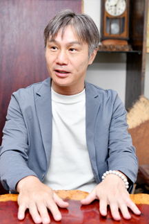 インタビュアー 畑山隆則(元ボクシング世界王者)