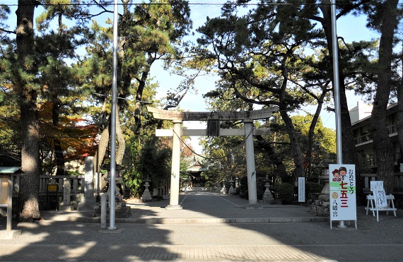 八番宮参道