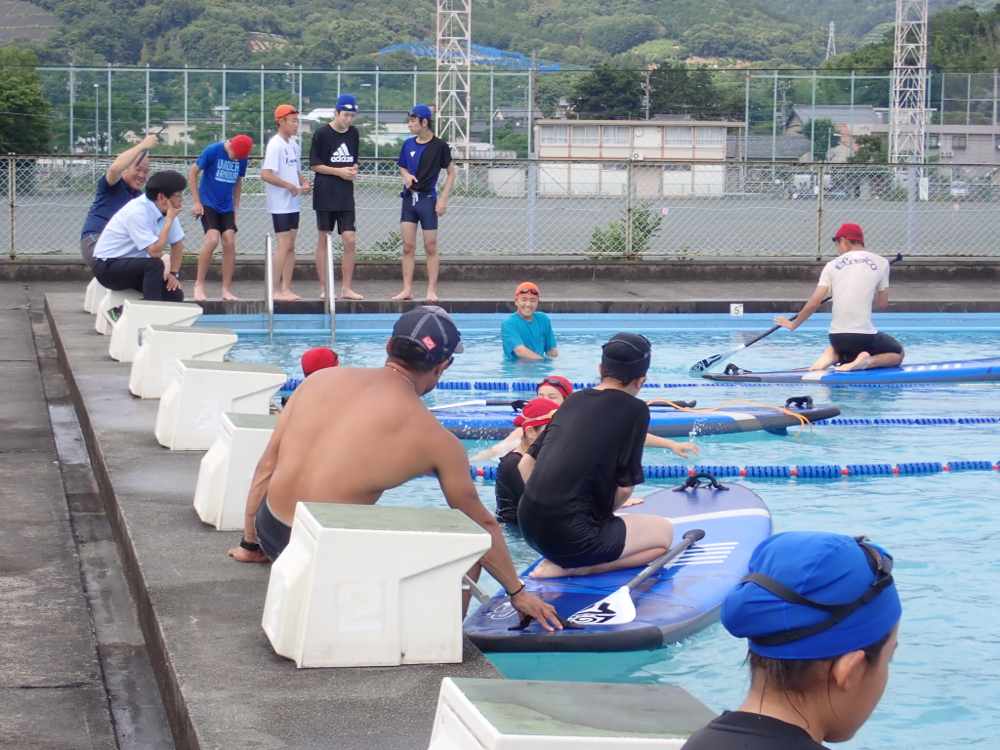 三ヶ日中学校のプールで Sup 浜松市でsup スタンドアップパドルサーフィン ウインドサーフィン マリンスポーツを楽しむなら T Flow