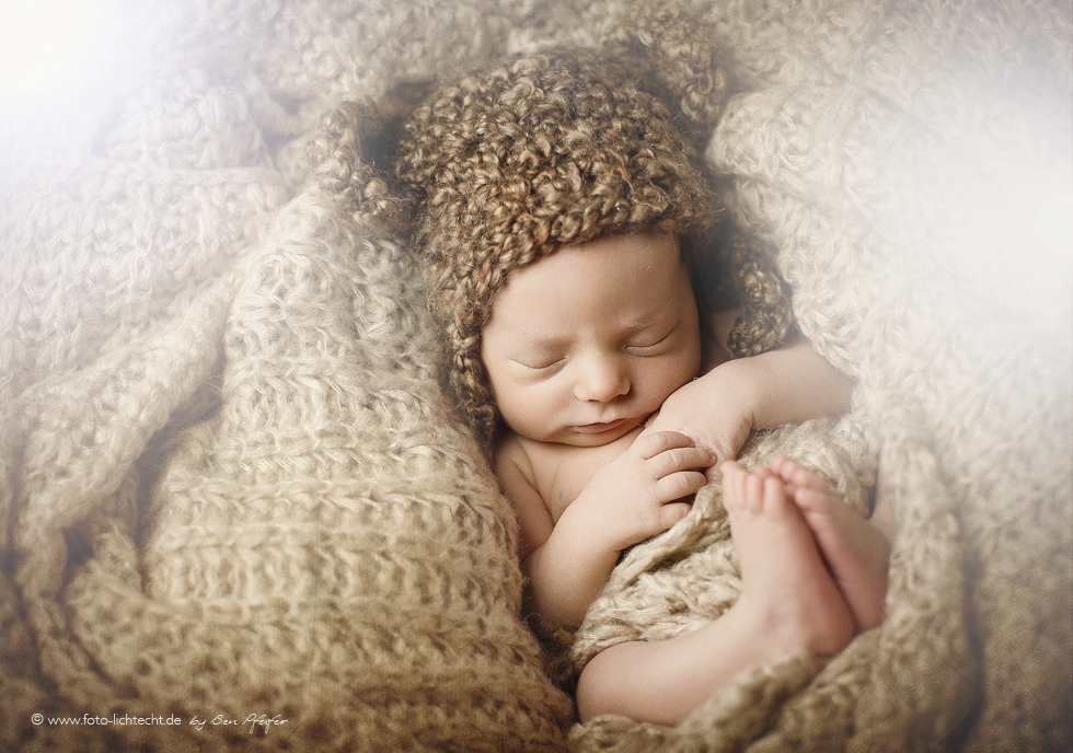 newborn shooting, newborn fotografie, fotografie, newborn, fotostudio lichtecht, fotografen deutschland, foto, fotografieren, baby, neugeborenes, entbindung, babys, babyfotos, fotos von baby, säugling, newborn fotoshooting chemnitz, chemnitz, annaberg