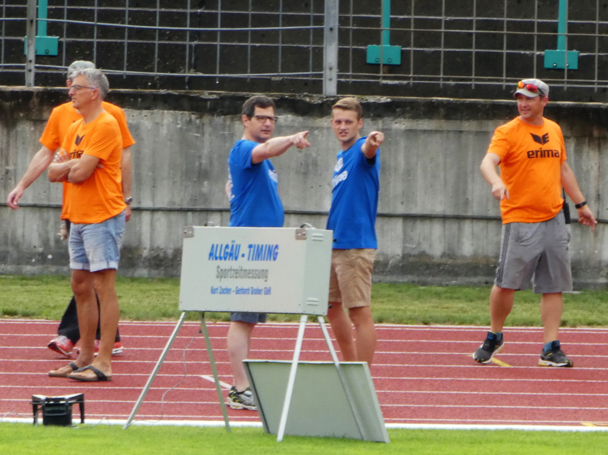 Felix als Helfer bei dem großen Event