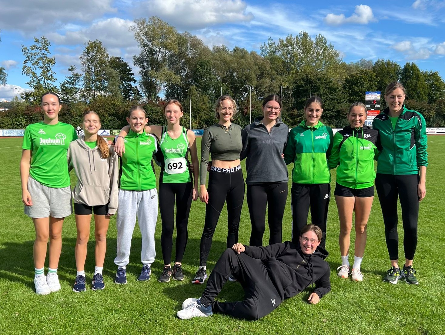 Links Team U16, rechts Team W20