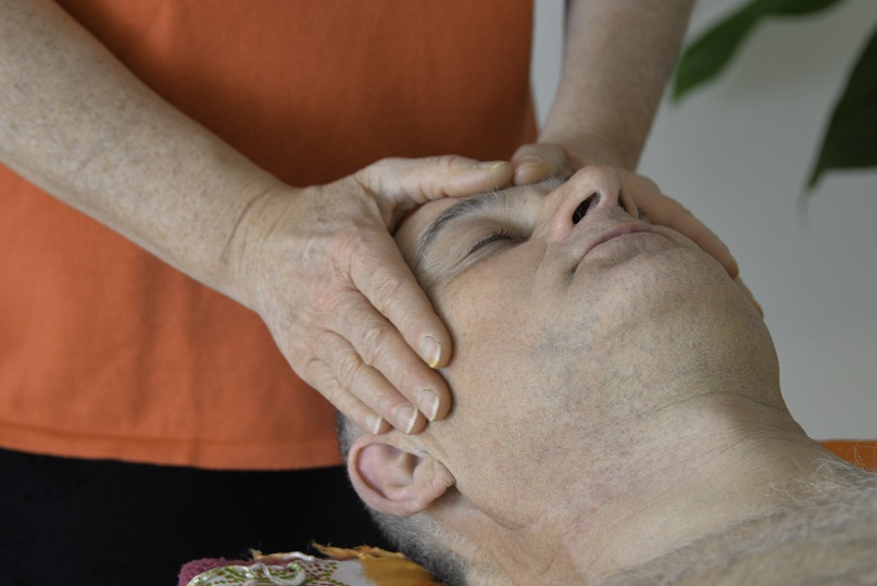 Massage du visage en digipuncture