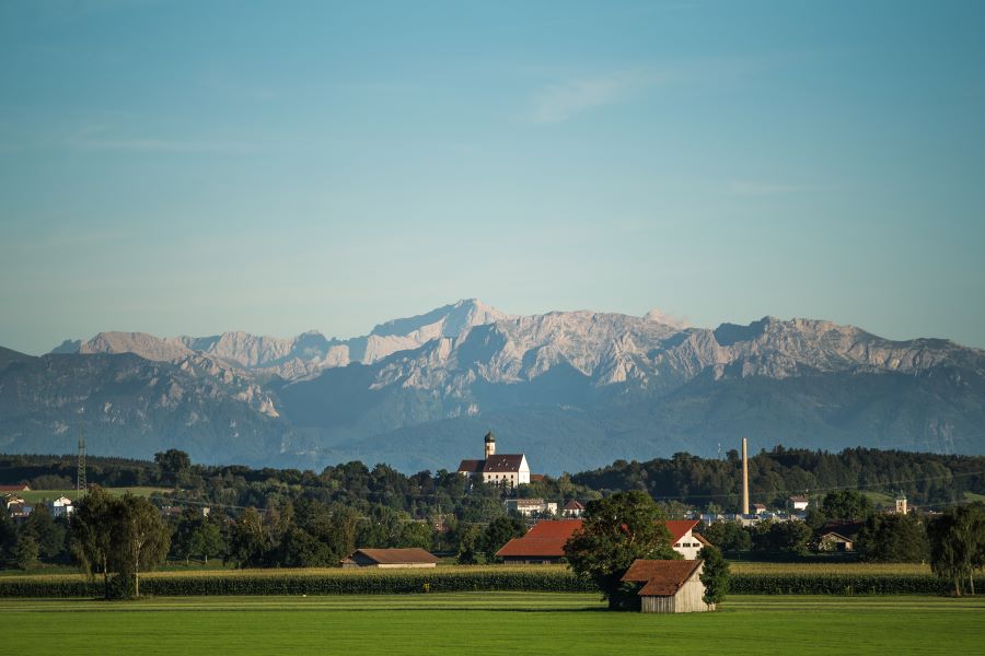Stadt mit Alpen © Stadt Marktoberdorf, Christoph Jorda