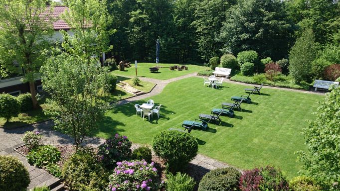 im Garten des Kneipp-Bund-Hotel Heikenberg  