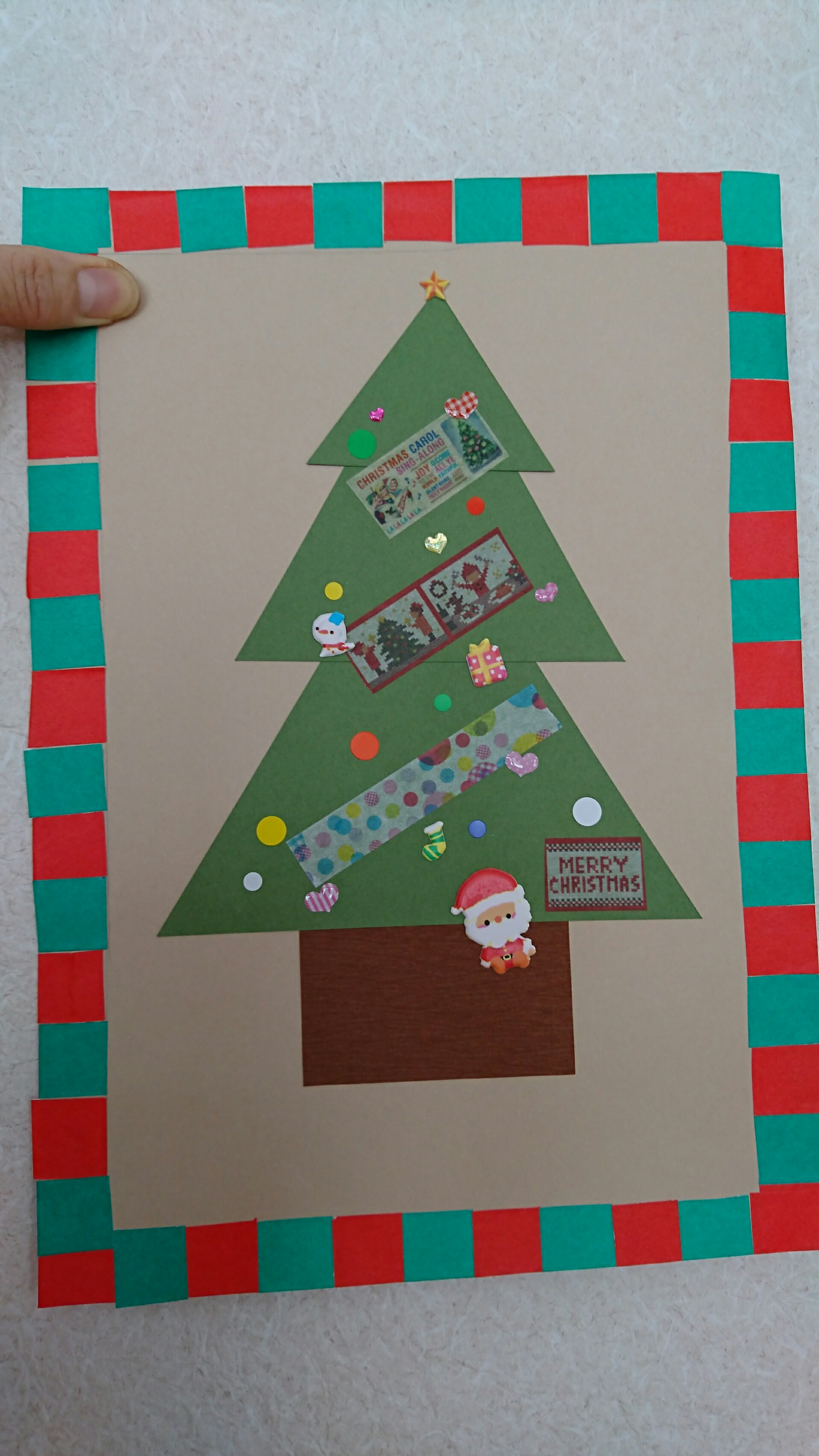 クリスマスの貼り絵 旭川 Ptotデイサービス結かぐら 理学療法士と作業療法士がリハビリをご提供 クリスマスの貼り絵 旭川 Ptotデイサービス結かぐら 理学療法士と作業療法士がリハビリをご提供