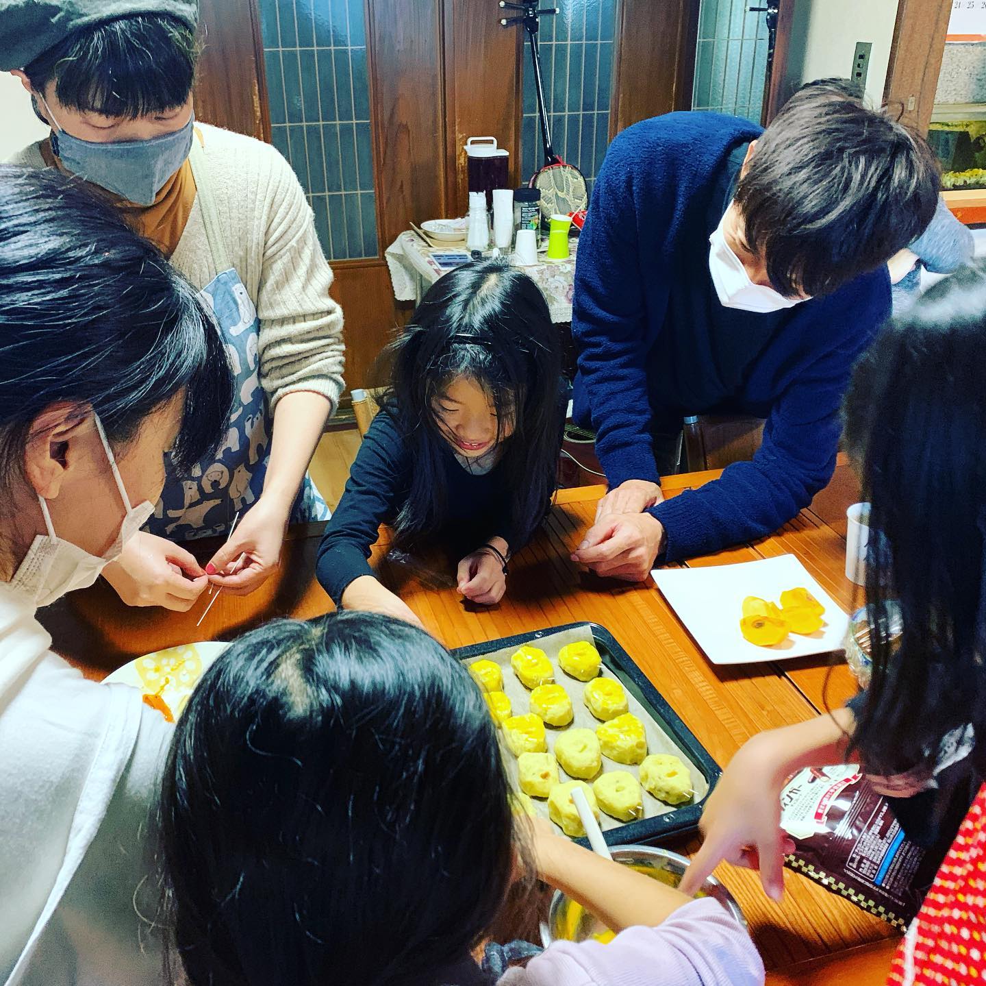 自然農で収穫したサツマイモでスイートポテトを子供たちと作る。